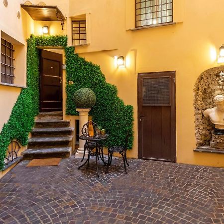 The Court Piazza Di Spagna Rome Luaran gambar