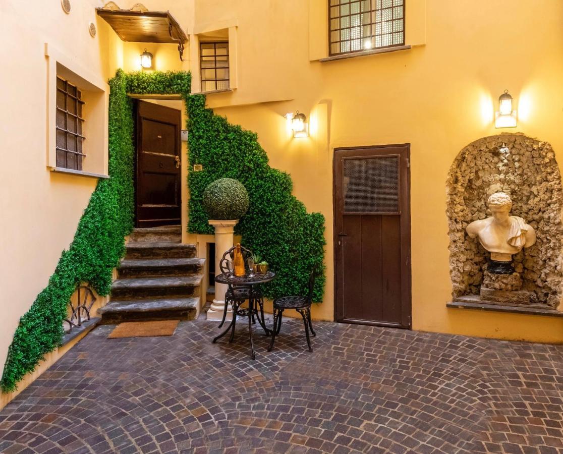The Court Piazza Di Spagna Rome Luaran gambar